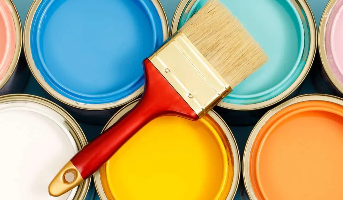 Paint cans and paint brushes and how to choose